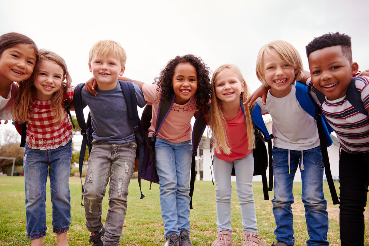 kids-smiling-in-group